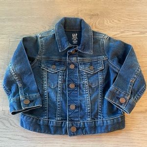 Gap stretch denim trucker jacket in toddler size 18M-24M